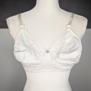 Vintage white bra with cute flower